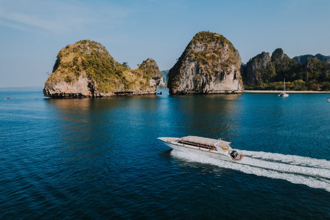 เรือสปีดโบ๊ท 3 เครื่องยนต์ 